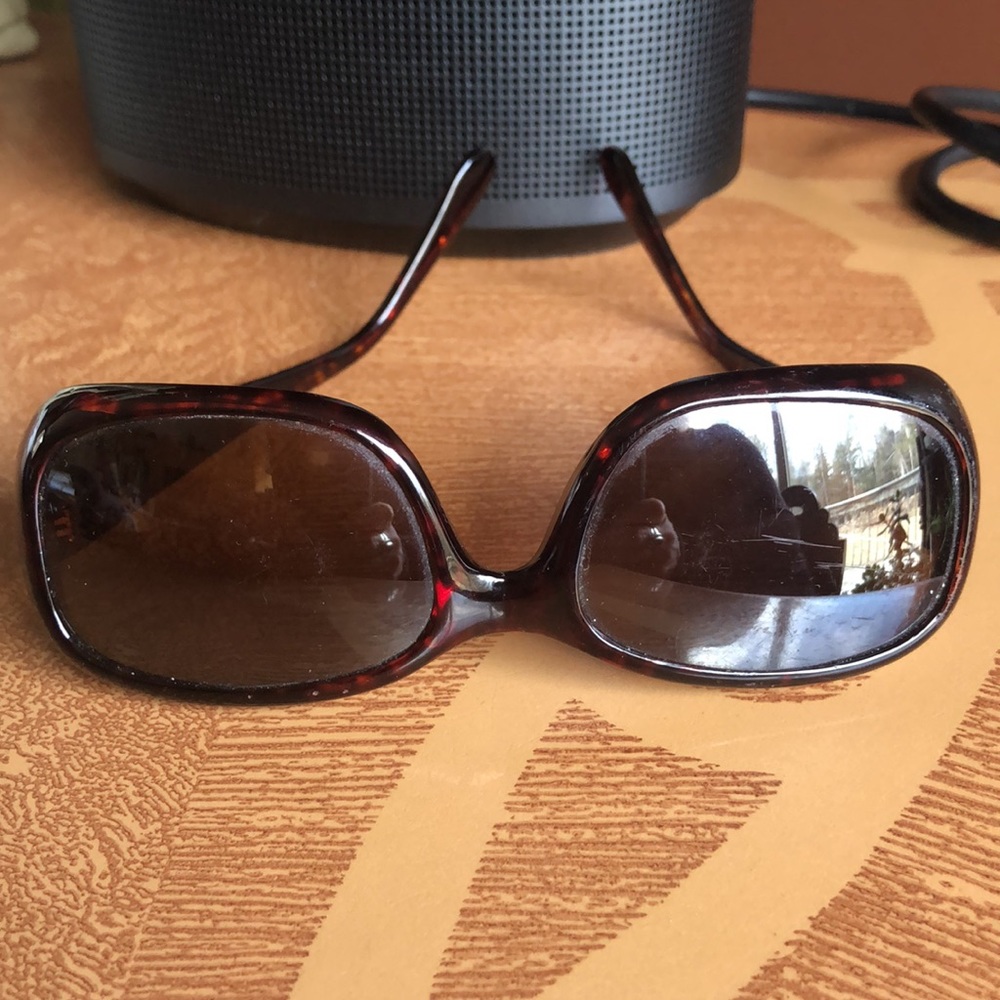 Tortoise shell sunglasses - Picture 2 of 7